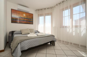 -LUMINOSA 5 STARS WITH BALCONY- Wifi Netflix 15 minutes from Duomo